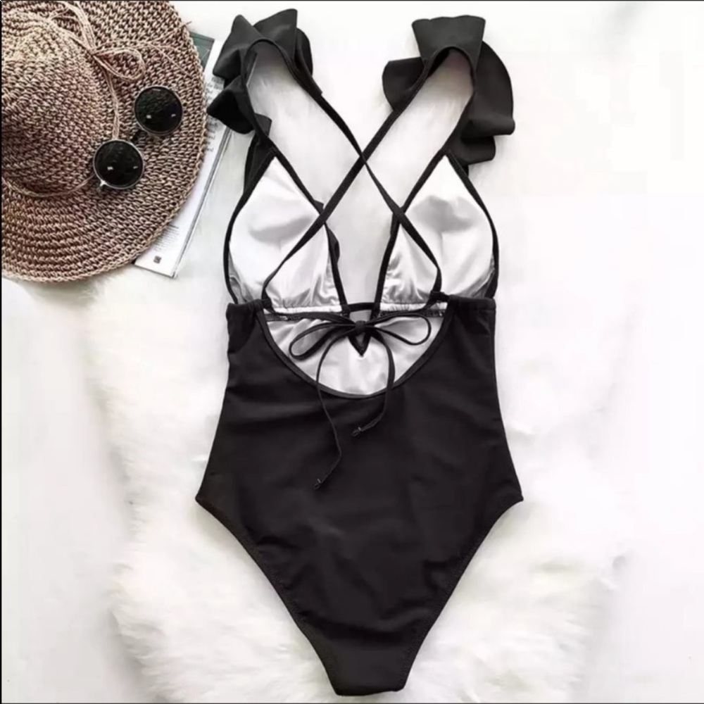 💥BOGO SALE💥🆕Black Ruffle One-Piece Swimsuit - Picture 3 of 7